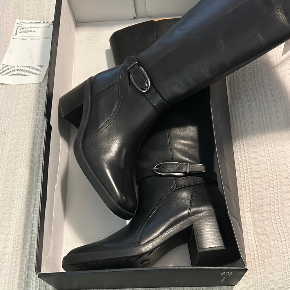 New in Box Naturalizer 8.5W Black Heeled Boots